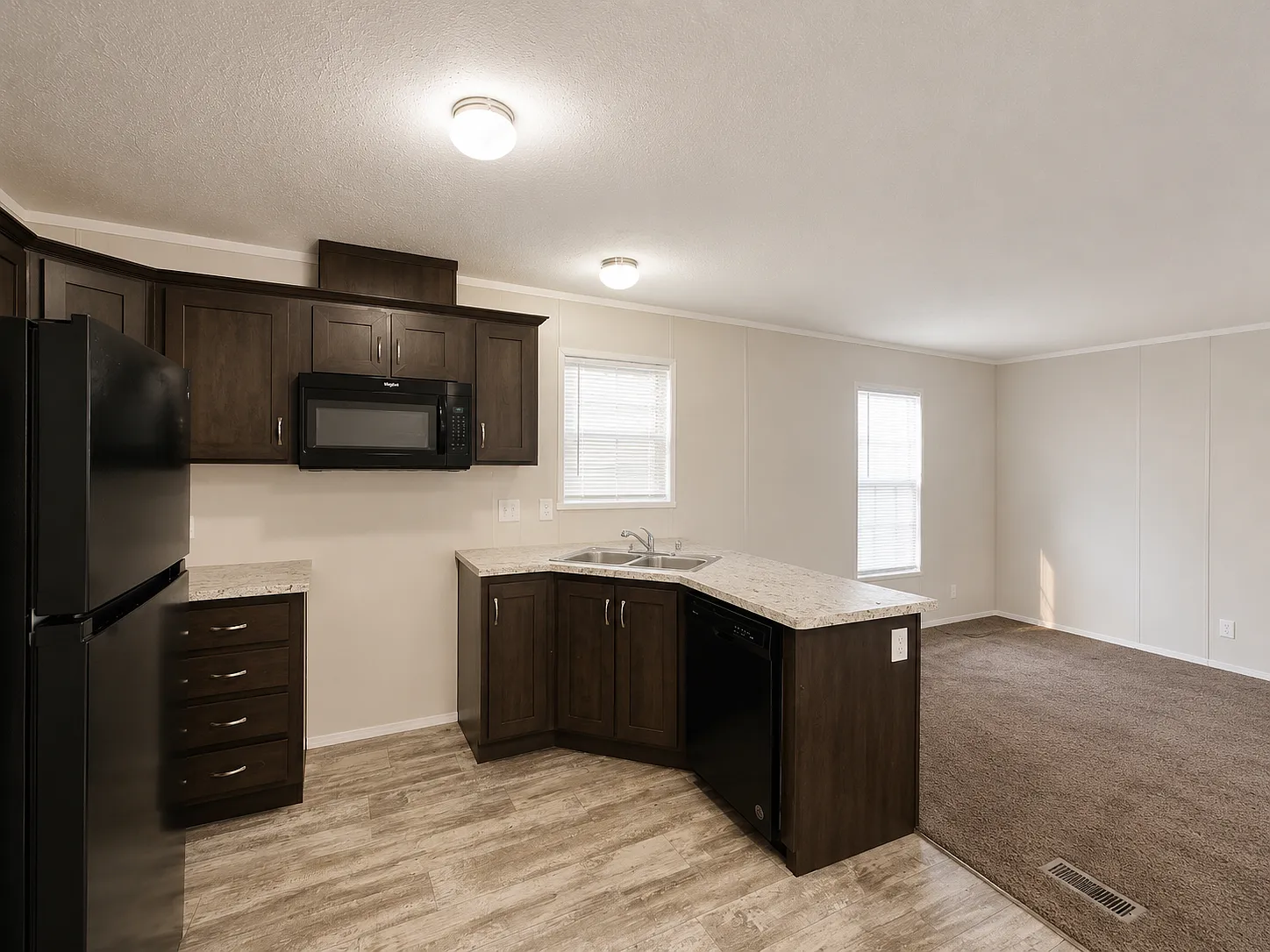 3 bed, 980 sqft, $999 — Photo 3