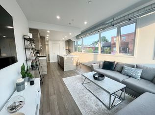 3258 Dundas St W, Toronto, ON M6P 2A3
