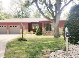 17 Country Club Ct, Garner, IA 50438