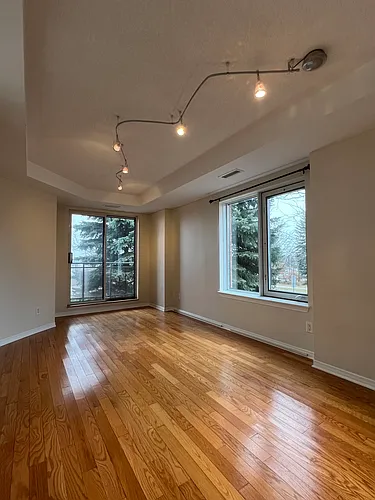 310 Central Park Dr Photo 1