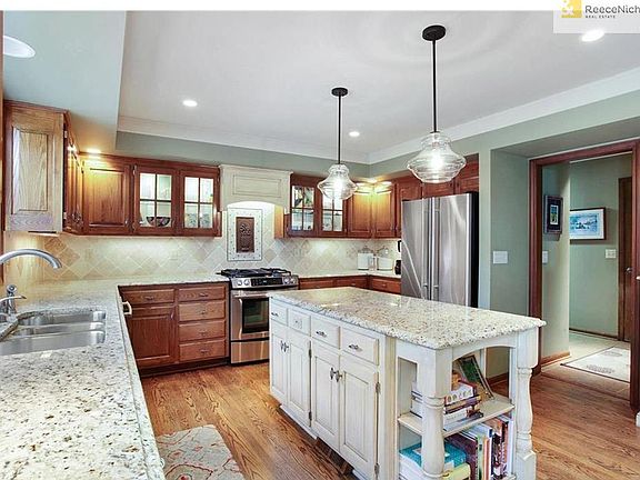 KITCHEN...NOTICE THE ISLAND!!