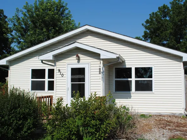 910 N 9th St, Fairfield, IA 52556
