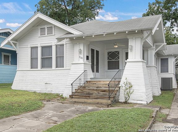 2nd image of 923 W Craig Pl