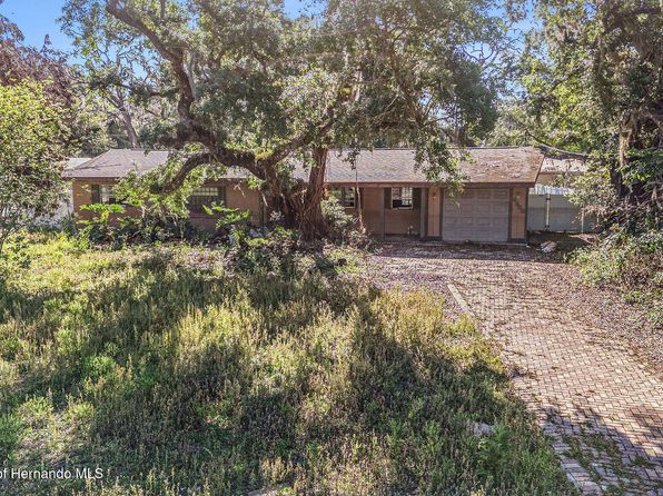 4968 Lakewood Dr, Dade City, FL 33523