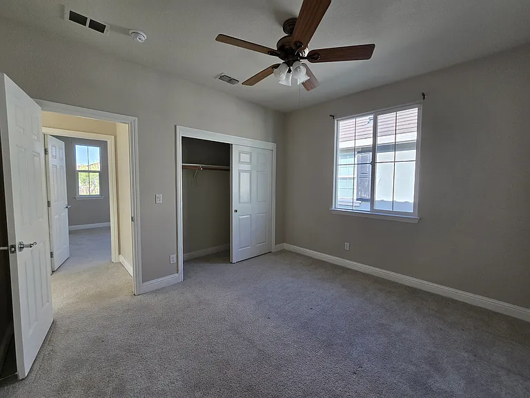 626 W La Canada Ave — Photo 35