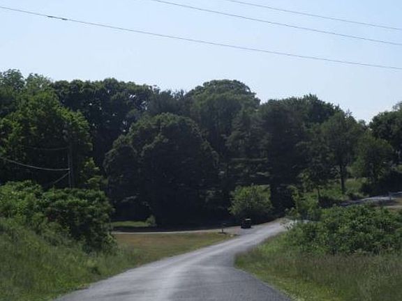 Exterior Neighborhood (street photo)