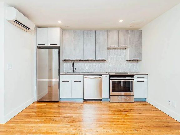 5th image of 692 Chauncey St #3