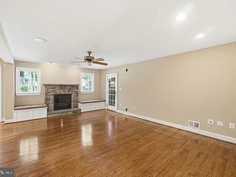 9904 Hall Rd — Photo 11