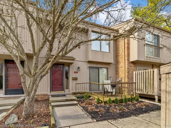1413 Oakbrook E, Rochester, MI 48307