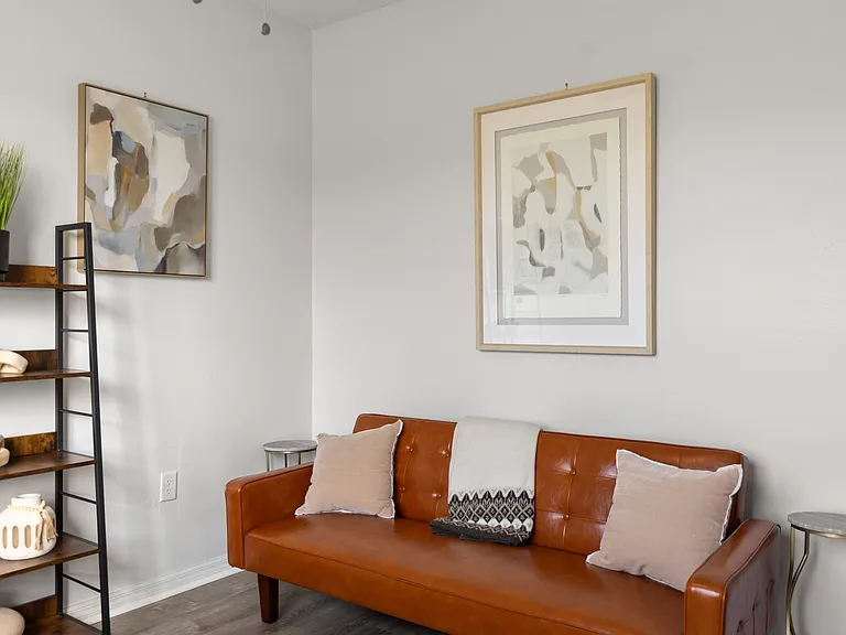 Separate dedicated office with adjustable deck/futon