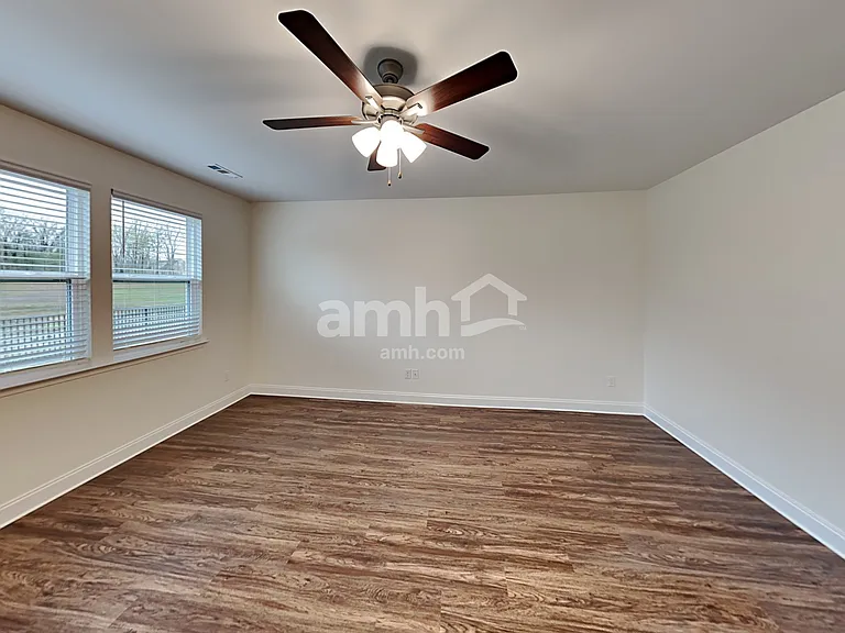 1357 Lomond Dr — Photo 6