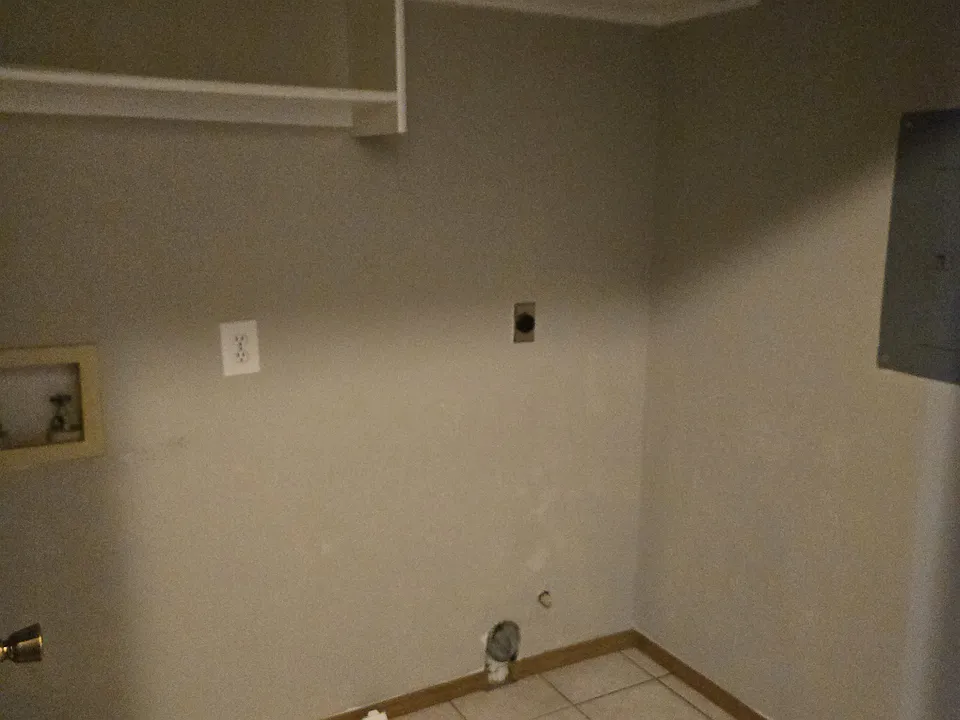 Laundry room with washer/dryer hookups