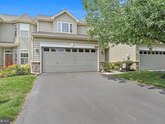 3rd image of 302 Ridgeview Dr