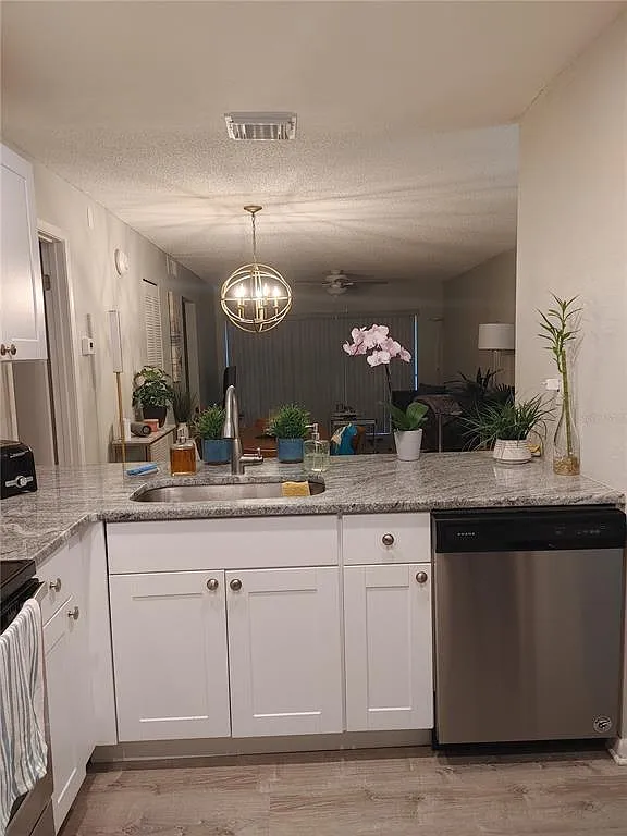 2 bed, 2.0 bath, 890 sqft, $2,800 — Photo 4