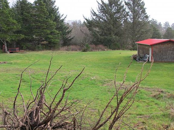6 lots w/detached garage