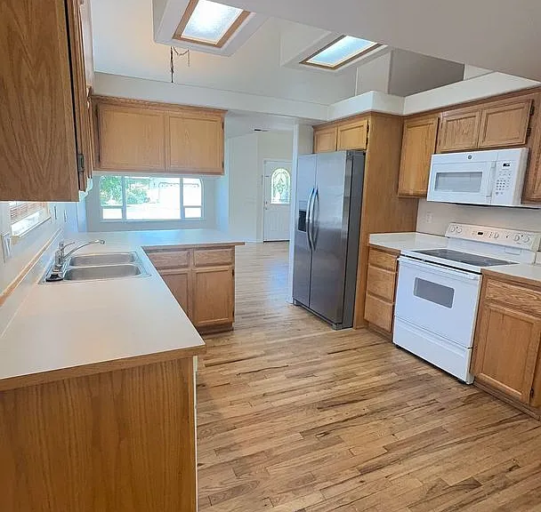 1652 Inverness Dr — Photo 8