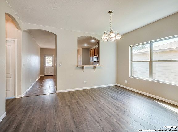 4th image of 10350 Royal Est