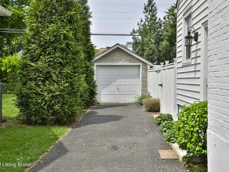 4215 Churchill Rd — Photo 29