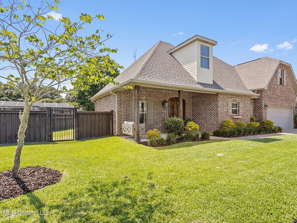 1st image of 3813 Acadian Village Dr