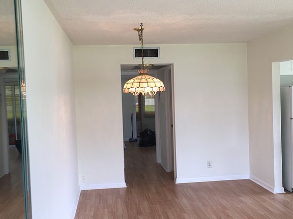 4th image of 125 Oakridge J #125