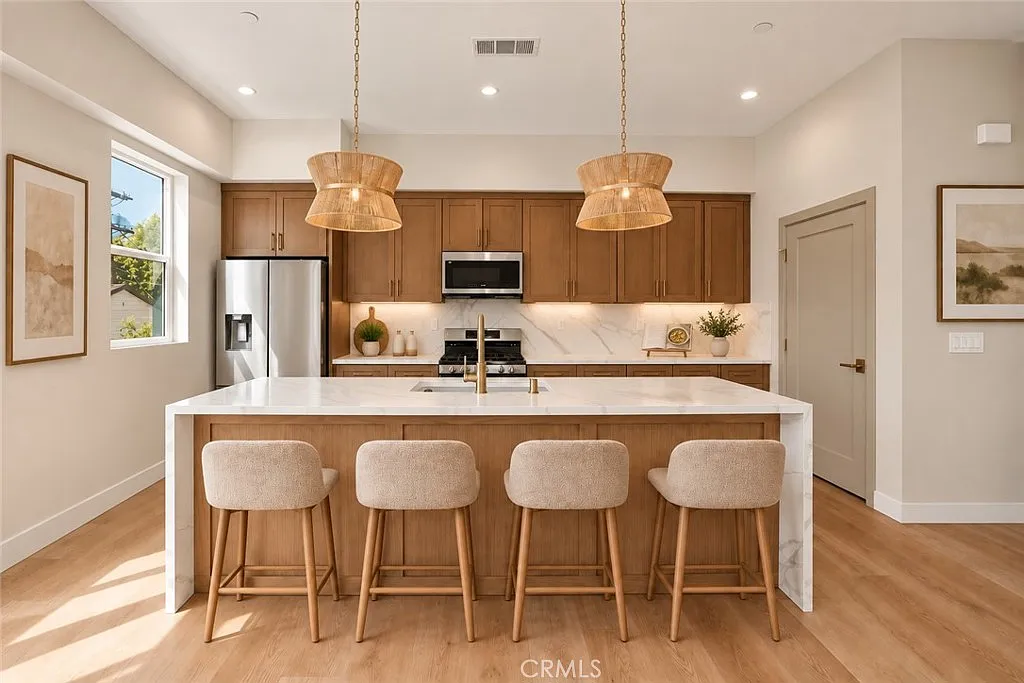 3 bed, 1635 sqft, $6,250 — Photo 1
