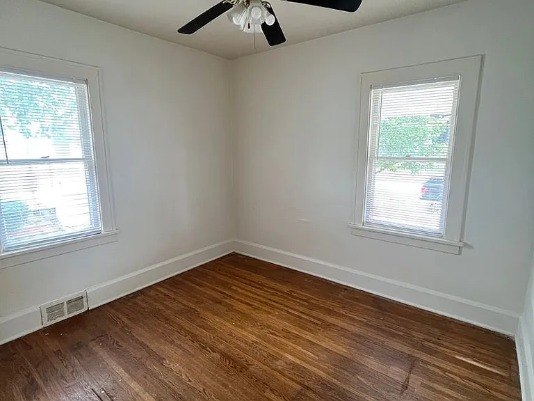 532 Clifford Ave — Photo 5
