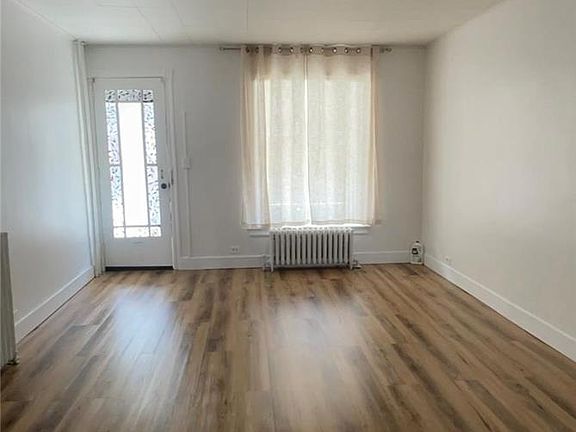 5th image of 622 Park St