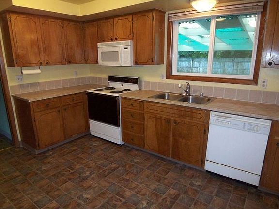 3rd image of 9215 NE 103rd St