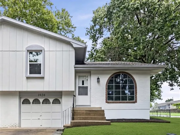 1926 E Cedar St, Olathe, KS 66062