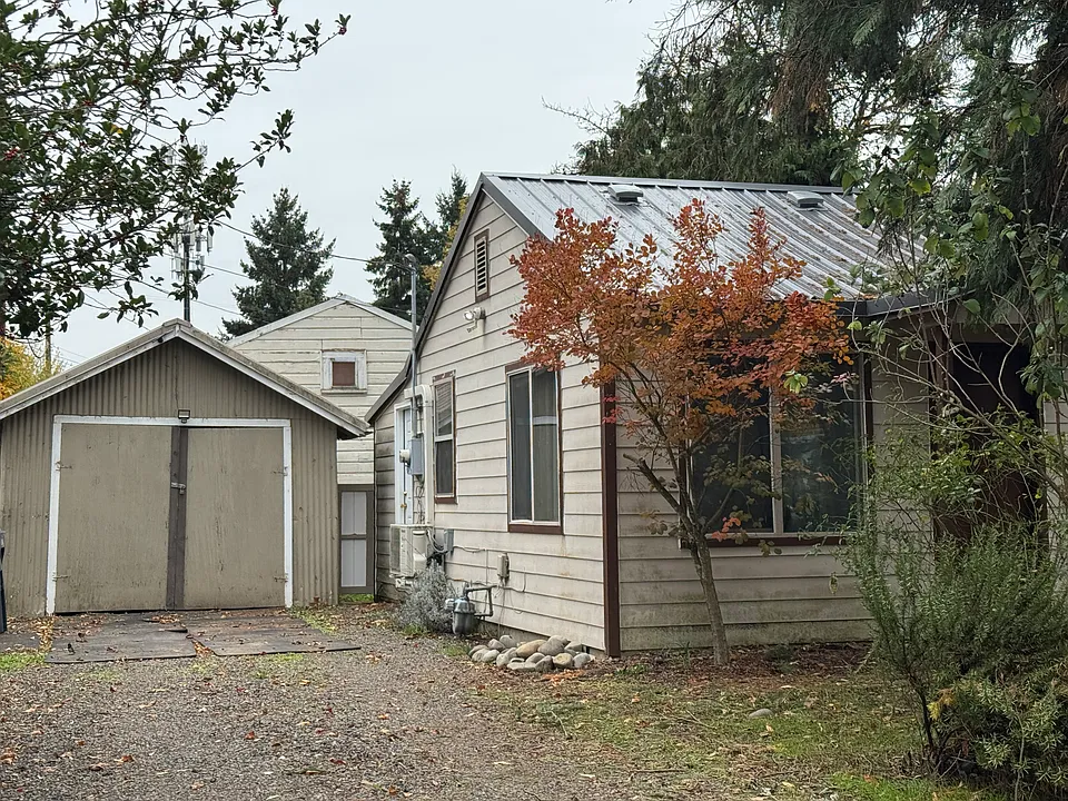 244 SW Twin Oaks Cir