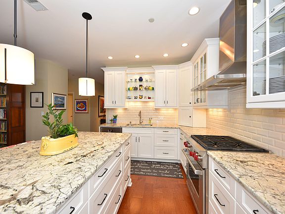 4th image of 1522 N Prospect Ave Unit 302