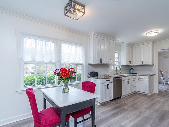 5th image of 104 Race Club Rd