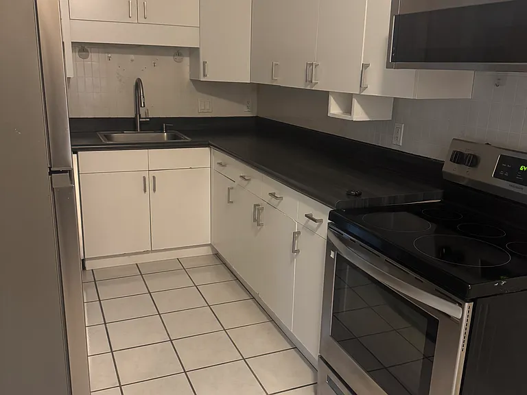 400 Oakridge Blvd #8 — Photo 4