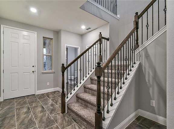 4th image of 406 Club House Dr