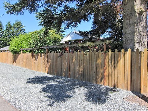 5th image of 6426 Lombard Ave