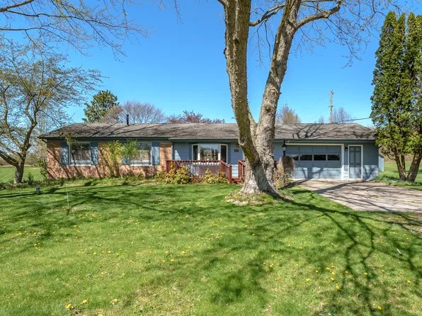 56636 Appleblossom Dr, Bangor, MI 49013