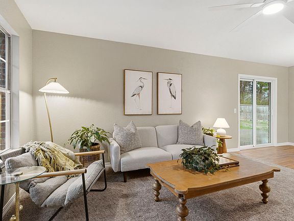 2nd image of 932 S Curtis Ave #932