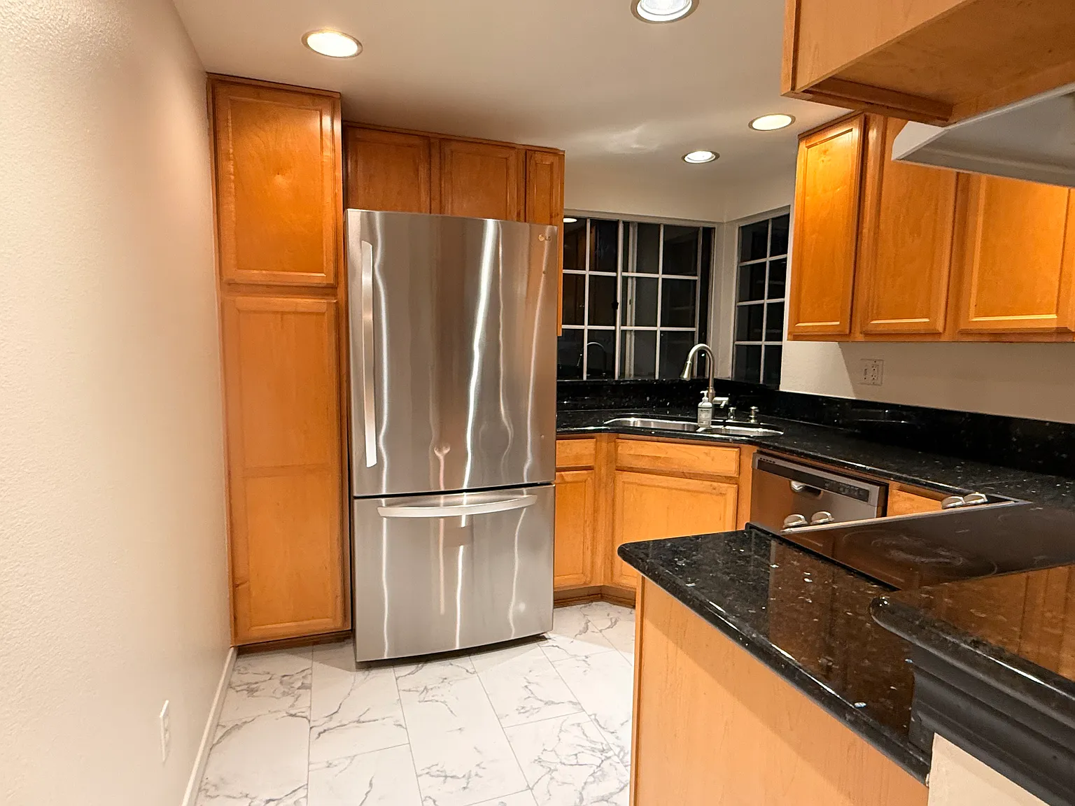 2 bed, 1094 sqft, $3,500 — Photo 3