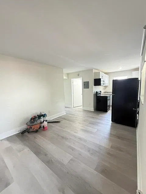 1052 NW 4th St #2