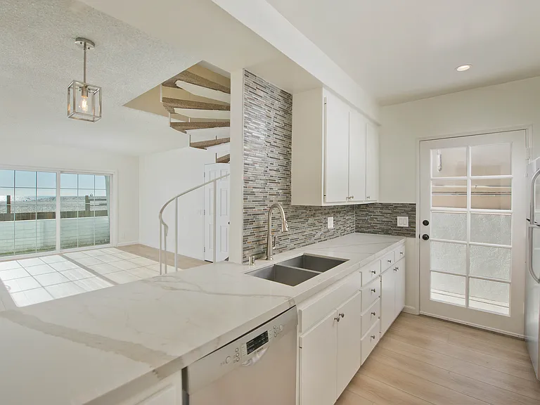 3407 Ocean Front Walk #B — Photo 8