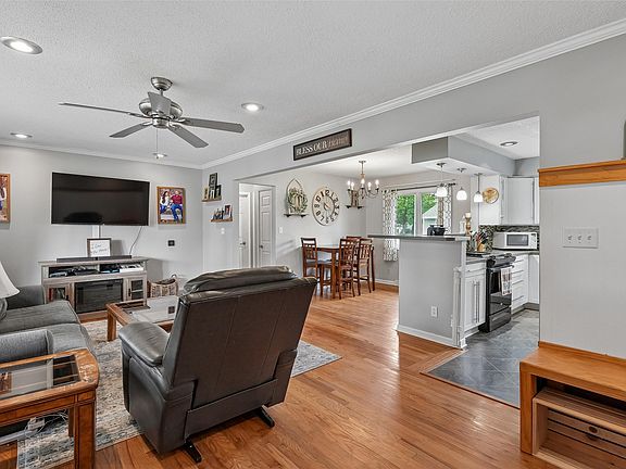 4th image of 1604 W 3rd Ave