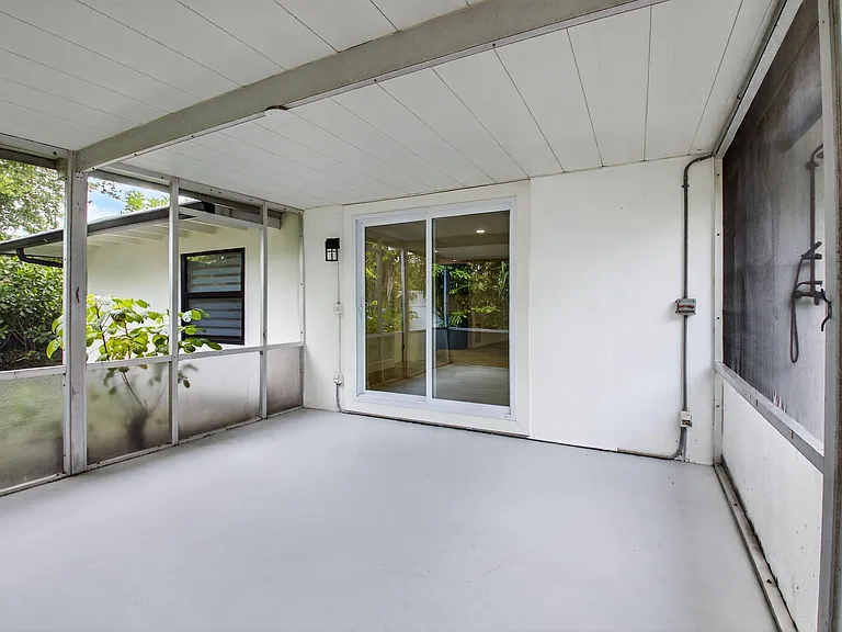 725 Heron Dr — Photo 31