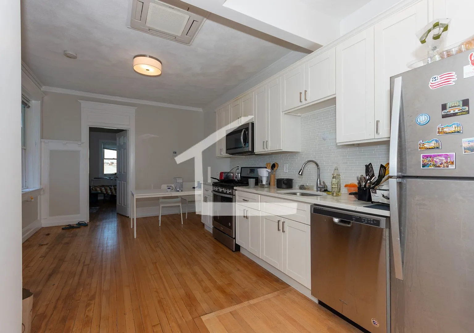 No Brokers Fee. No Security Deposit, Central Heat/AC, Parking for Rent, Laundry on a Site — Photo 1
