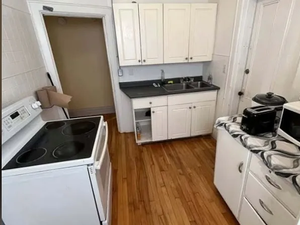 70 Brunswick St Room 2-5, Fredericton, NB E3B 1G4
