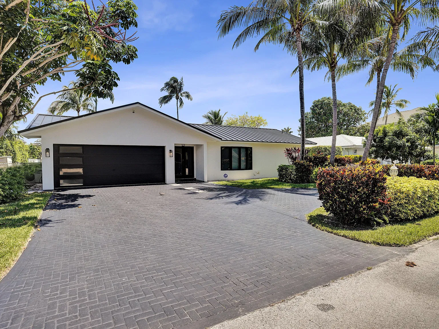 3 bed, 3.5 bath, 1758 sqft, $25,000 — Photo 2