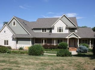 W295S5273 Holiday Oak Ct, Waukesha, WI 53189