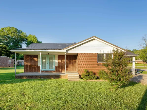 1211 Woodmont Dr, Tuscumbia, AL 35674