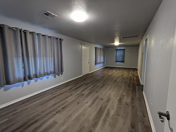 3rd image of 627 N Tucker Ave