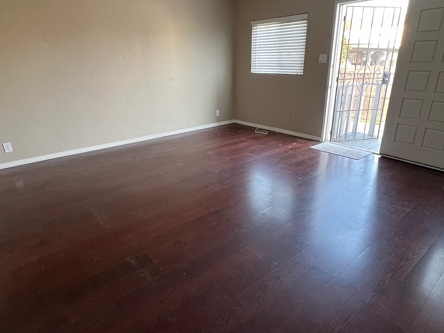 1329 Hemlock Ave — Photo 2