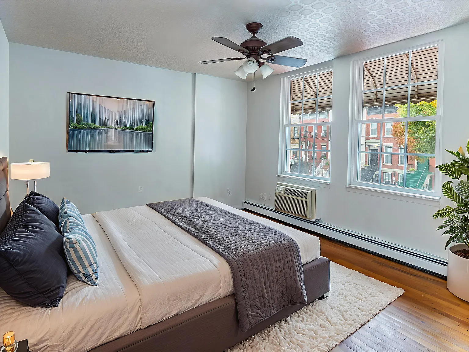 5 bed, 1550 sqft, $1,150 — Photo 1